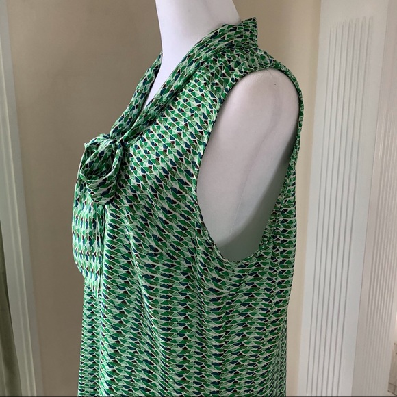Roz & Ali vibrant green geometric pattern sleeveless blouse with neck bow tie - Picture 4 of 12